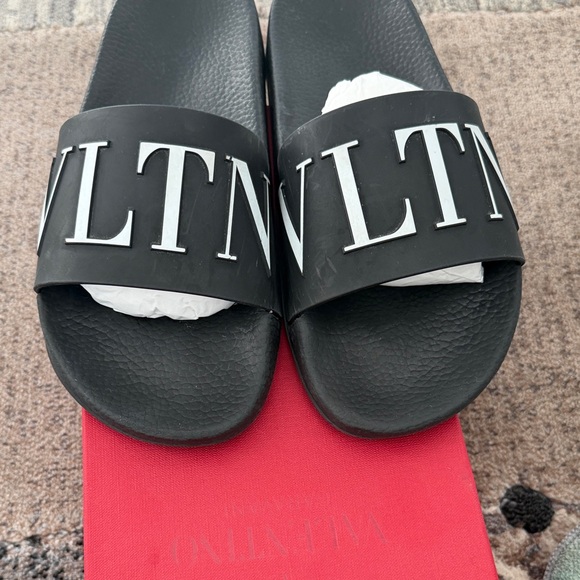 Valentino Garavani Black Slides - Picture 3 of 9